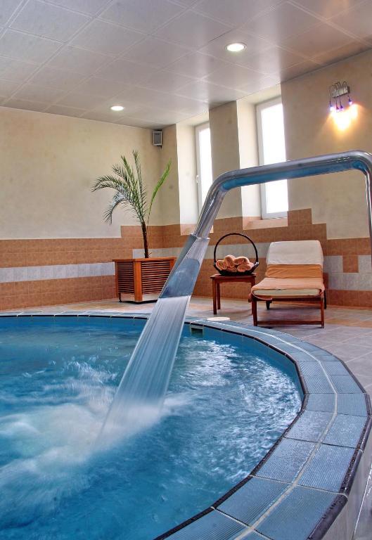 Hotel Prezident Palić エクステリア 写真