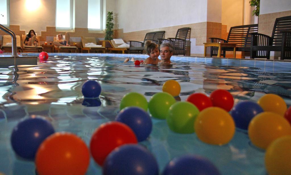 Hotel Prezident Palić エクステリア 写真