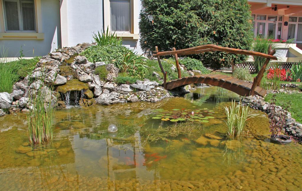 Hotel Prezident Palić エクステリア 写真