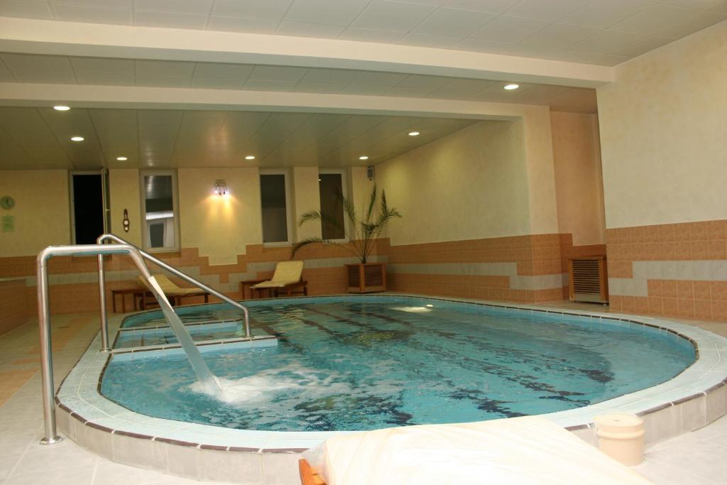 Hotel Prezident Palić エクステリア 写真