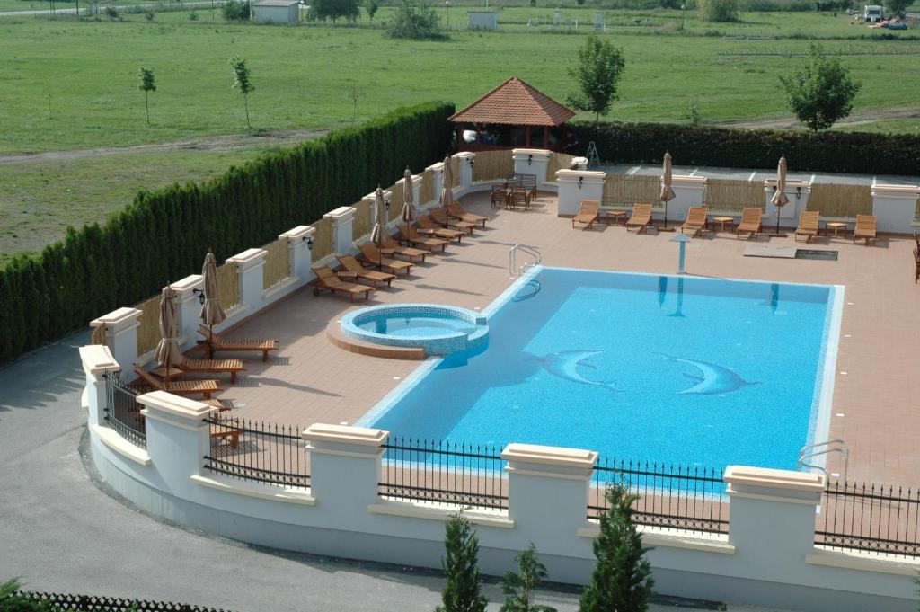 Hotel Prezident Palić エクステリア 写真