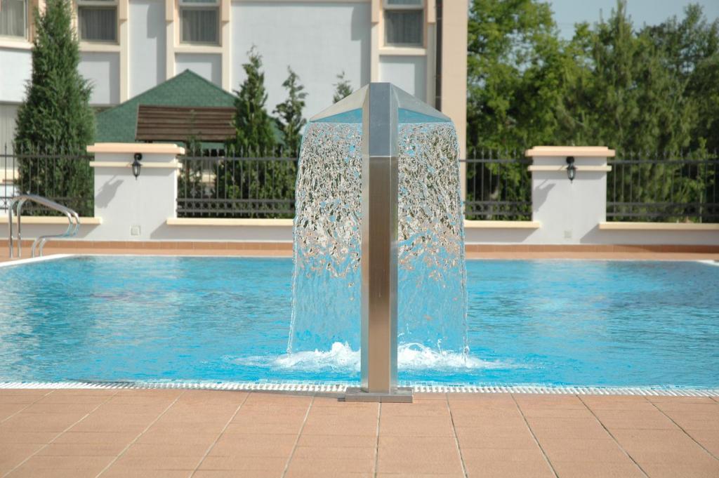 Hotel Prezident Palić エクステリア 写真