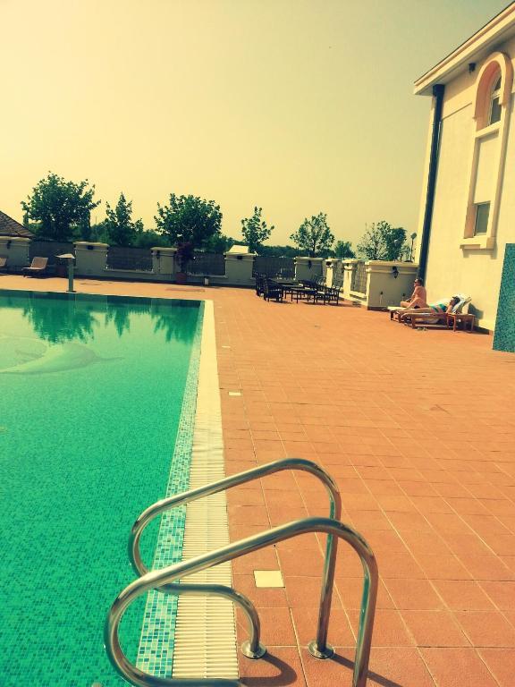 Hotel Prezident Palić エクステリア 写真