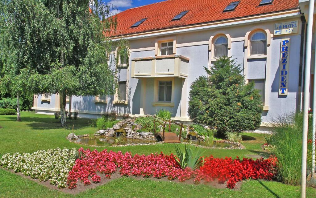Hotel Prezident Palić エクステリア 写真