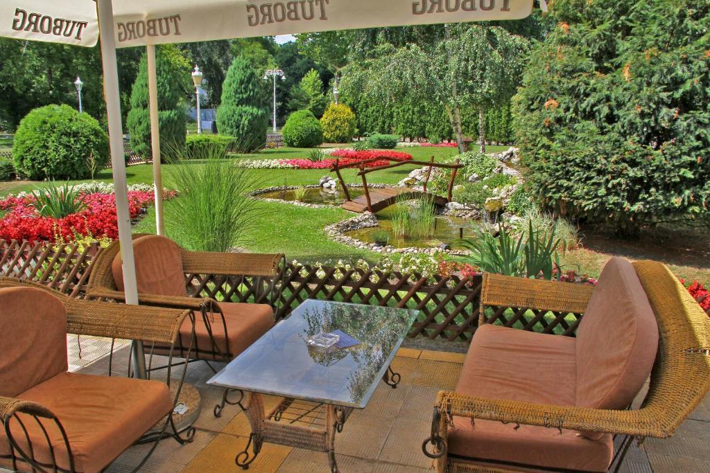 Hotel Prezident Palić エクステリア 写真