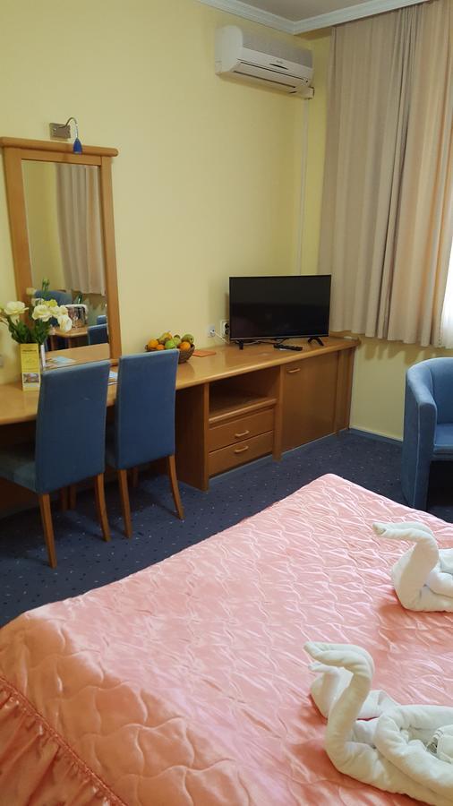 Hotel Prezident Palić エクステリア 写真