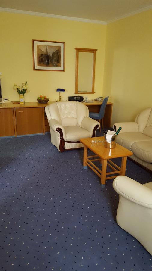 Hotel Prezident Palić エクステリア 写真