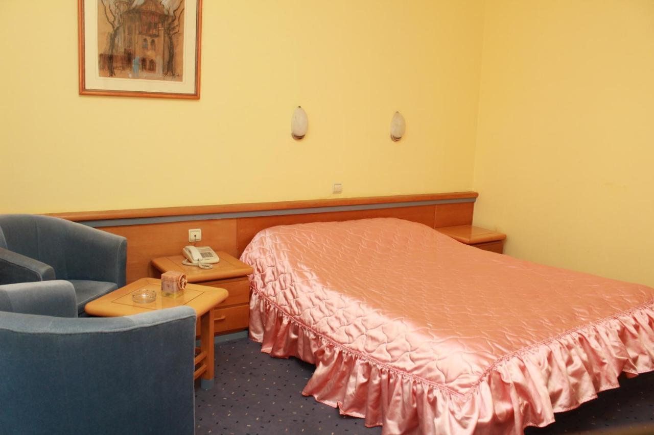 Hotel Prezident Palić エクステリア 写真
