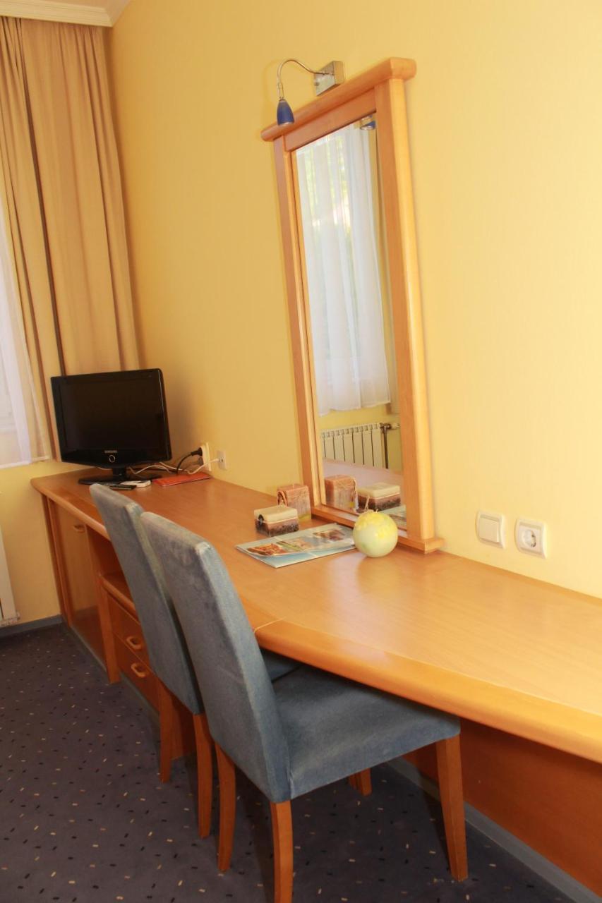 Hotel Prezident Palić エクステリア 写真