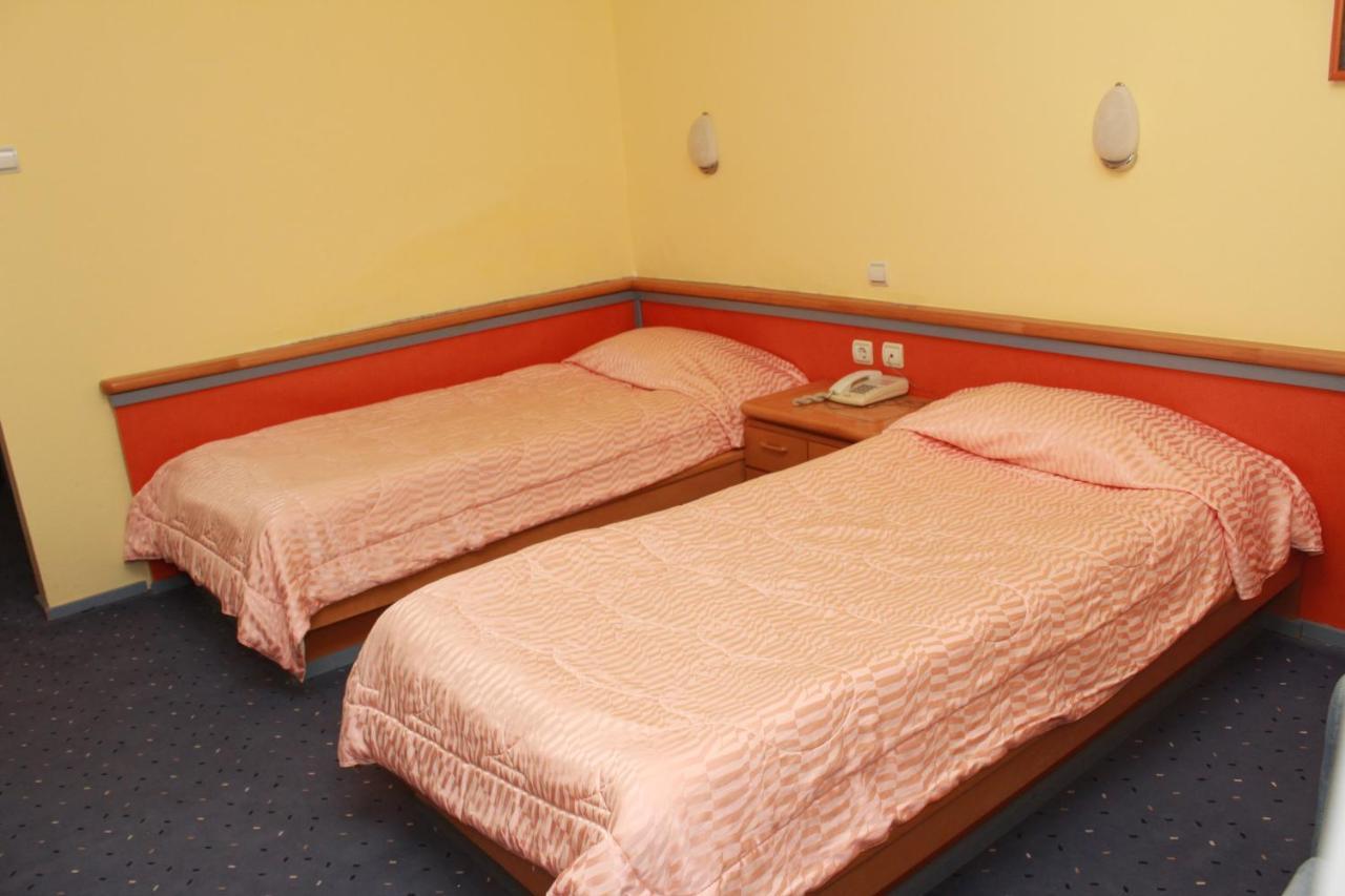 Hotel Prezident Palić エクステリア 写真