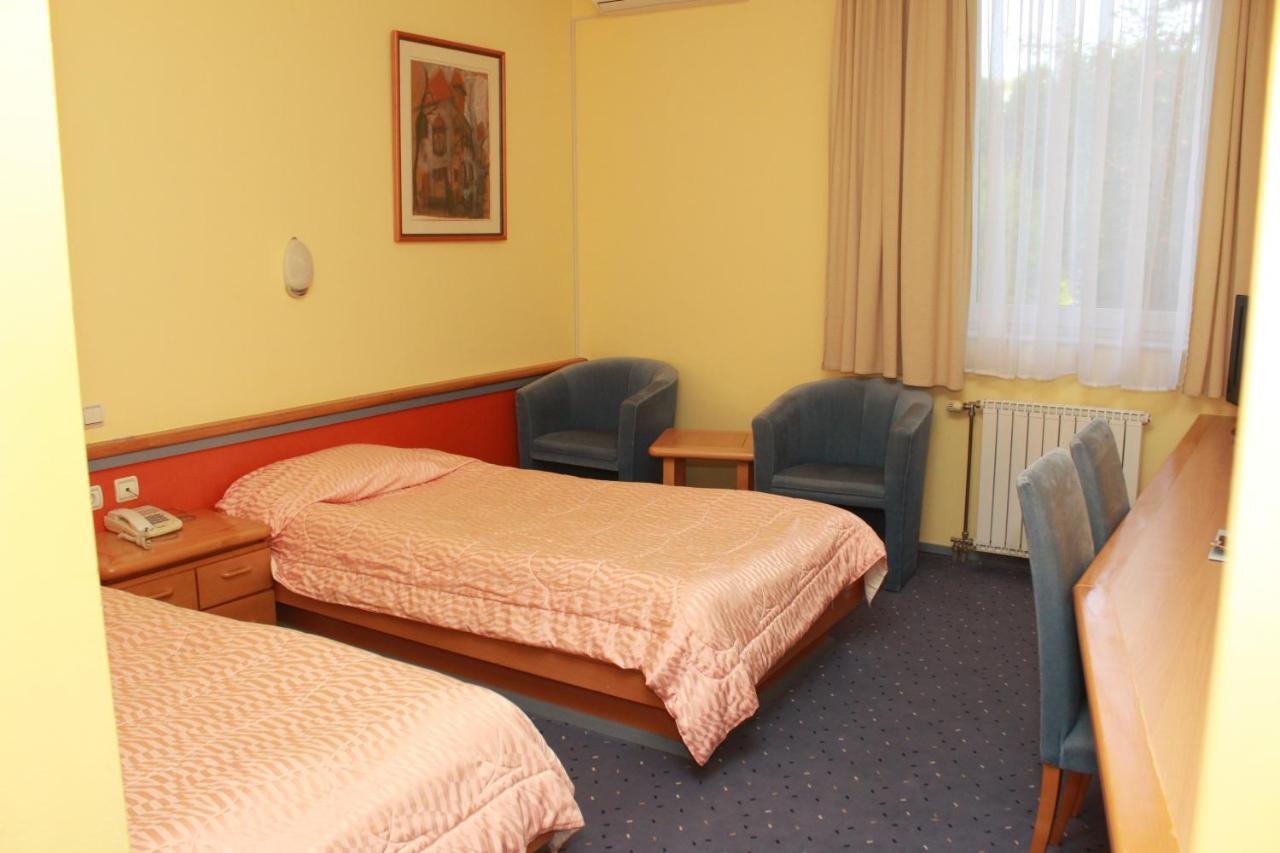 Hotel Prezident Palić エクステリア 写真