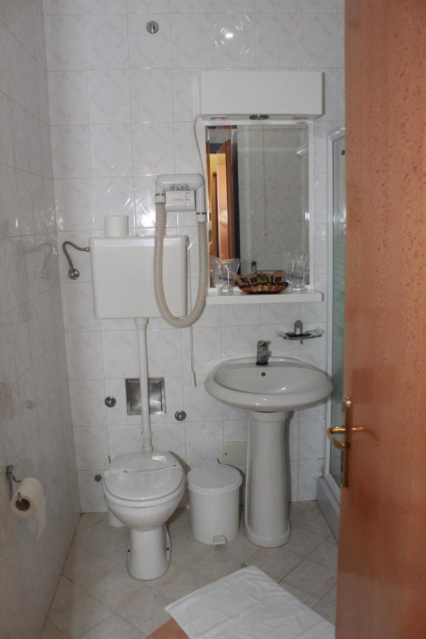 Hotel Prezident Palić エクステリア 写真