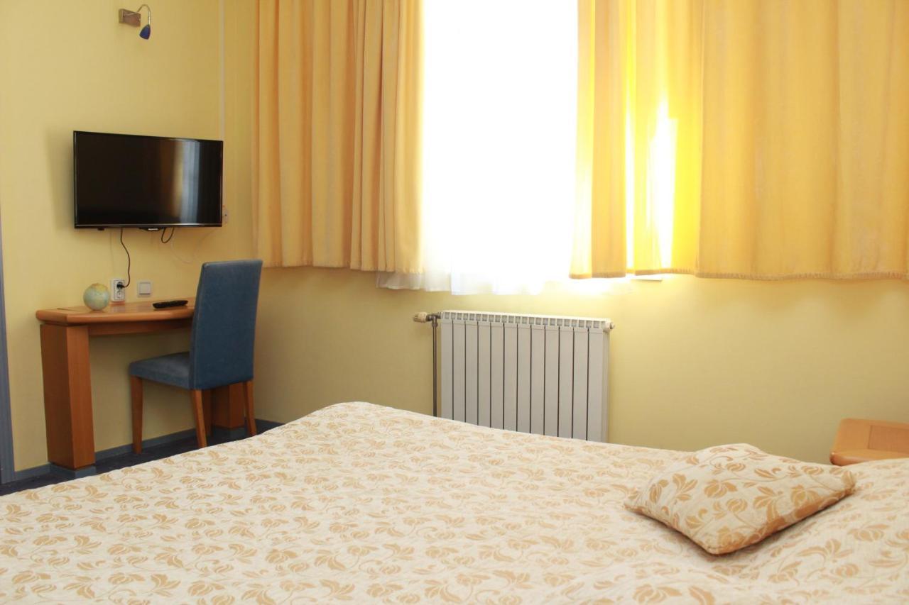 Hotel Prezident Palić エクステリア 写真