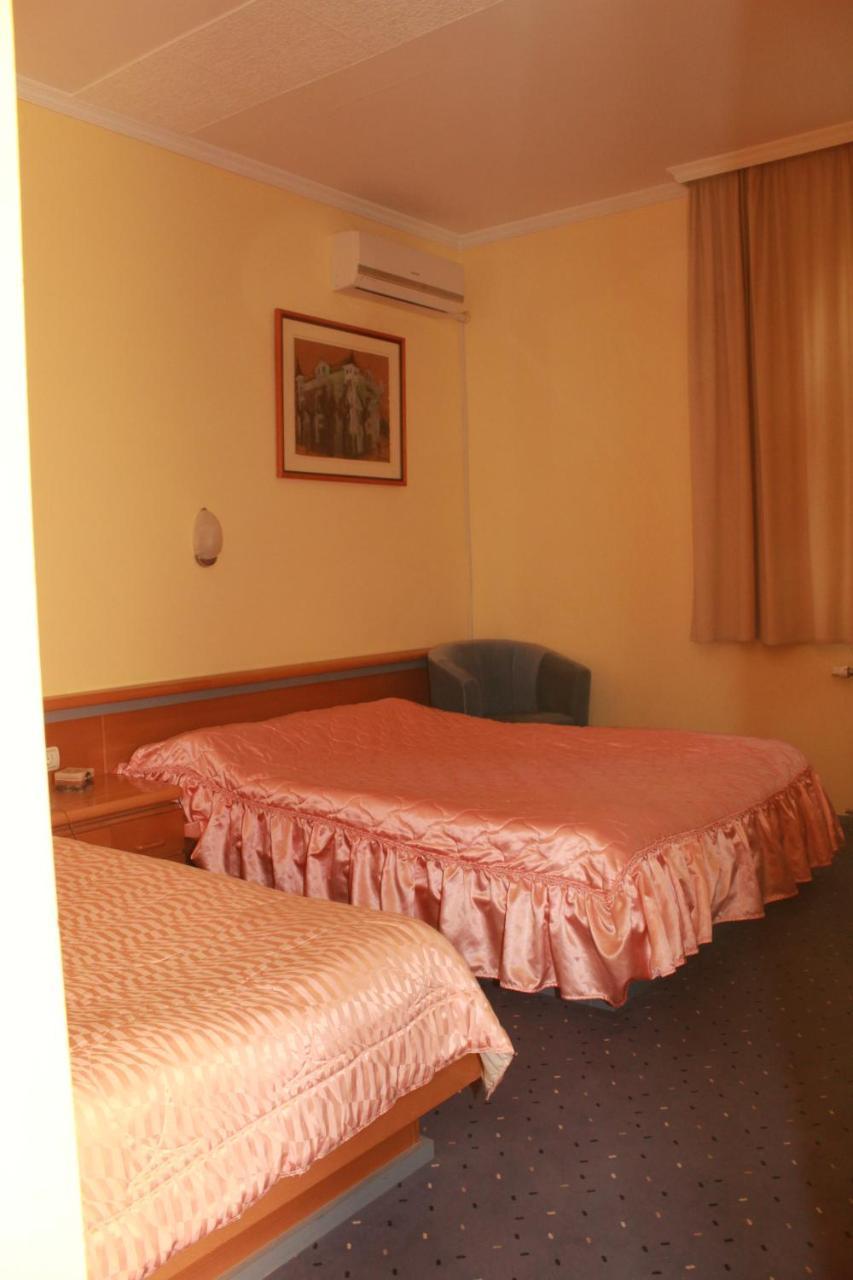 Hotel Prezident Palić エクステリア 写真