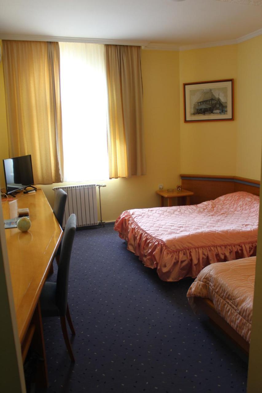 Hotel Prezident Palić エクステリア 写真