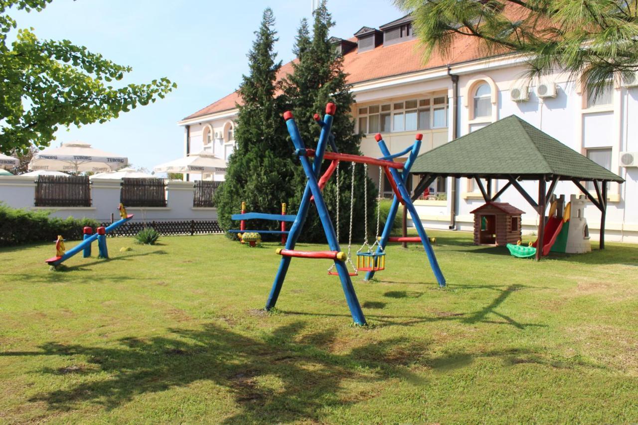 Hotel Prezident Palić エクステリア 写真