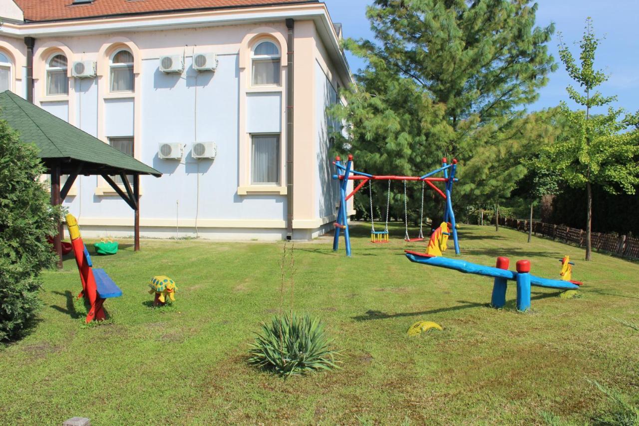 Hotel Prezident Palić エクステリア 写真