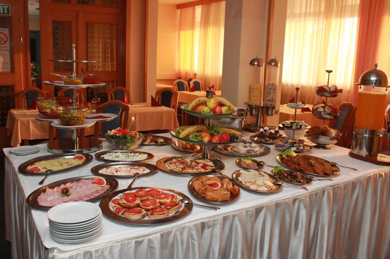 Hotel Prezident Palić エクステリア 写真