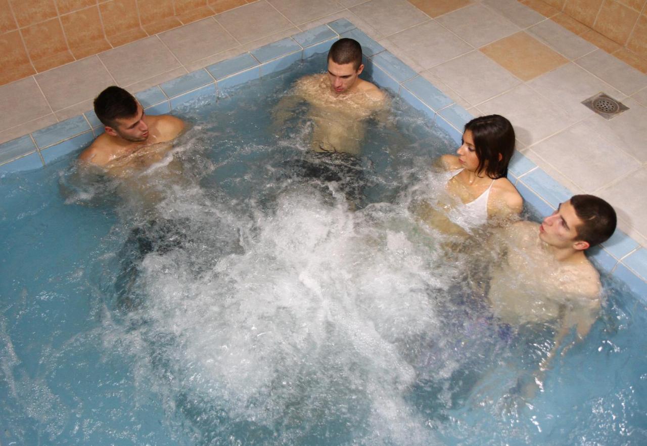 Hotel Prezident Palić エクステリア 写真