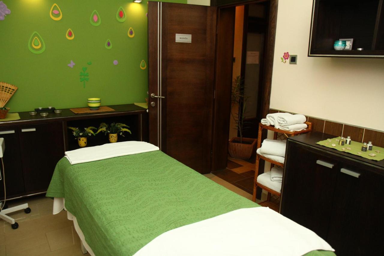 Hotel Prezident Palić エクステリア 写真