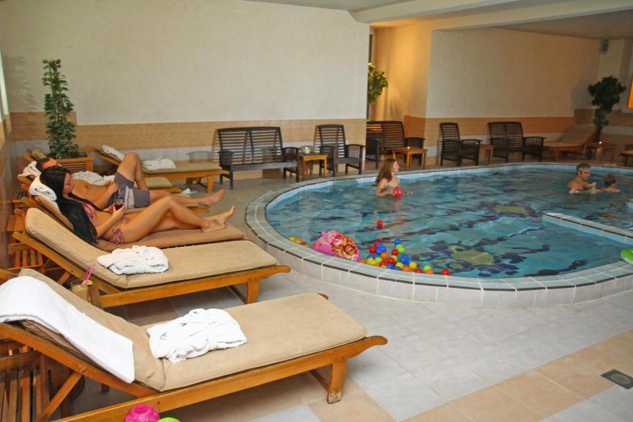 Hotel Prezident Palić エクステリア 写真