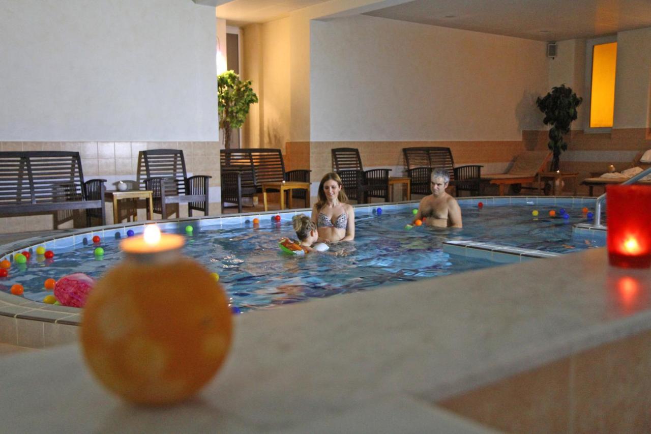 Hotel Prezident Palić エクステリア 写真